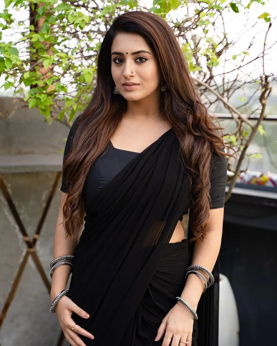 Rashi Singh Long Hair Photos in Black Saree